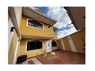 Foto 2 de Casas de venta en cuenca sector Santa Maria Sayausi