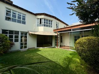 Foto 1 de Venta linda casa en condominio Los Granados. Surco. Cerca a universidad de Lima
