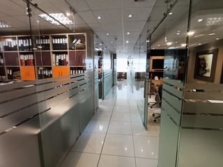 Foto 5 de Oficina de venta en el Edificio Xima, Samborondón, 176 m2, 3 parqueos.