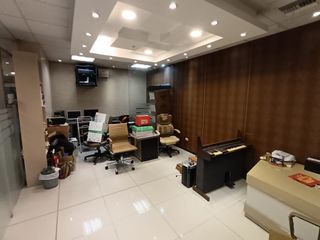 Foto 10 de Oficina de venta en el Edificio Xima, Samborondón, 176 m2, 3 parqueos.