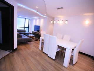 Foto 2 de Venta de Hermoso Departamento Amoblado de 3 Dormitorios en La Portugal