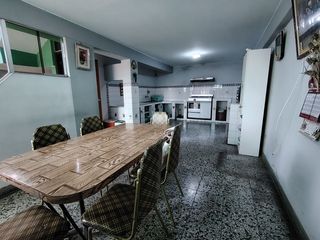 Foto 12 de Se Vende Amplia Casa de 190m2 03Pisos+Azotea Sector 01 grupo 02 En Villa El Salvador!