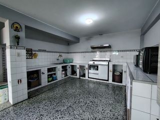 Foto 10 de Se Vende Amplia Casa de 190m2 03Pisos+Azotea Sector 01 grupo 02 En Villa El Salvador!