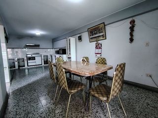 Foto 11 de Se Vende Amplia Casa de 190m2 03Pisos+Azotea Sector 01 grupo 02 En Villa El Salvador!