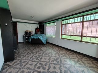Foto 19 de Se Vende Amplia Casa de 190m2 03Pisos+Azotea Sector 01 grupo 02 En Villa El Salvador!