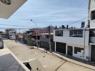 Foto 23 de Se Vende Amplia Casa de 190m2 03Pisos+Azotea Sector 01 grupo 02 En Villa El Salvador!