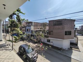 Foto 24 de Se Vende Amplia Casa de 190m2 03Pisos+Azotea Sector 01 grupo 02 En Villa El Salvador!