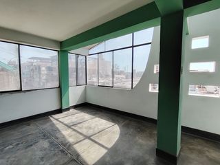 Foto 32 de Se Vende Amplia Casa de 190m2 03Pisos+Azotea Sector 01 grupo 02 En Villa El Salvador!