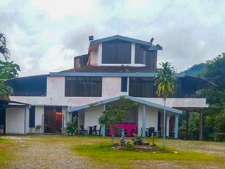 Foto 2 de Vendo  Hostería en el Tena 4.380m2 de Terreno de Construcción 1472.54m2 y en obra gris 195m2 16 años de construcción