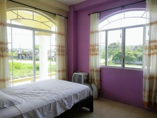 Foto 12 de Casa en venta de 6 Dormitorios en la Playa de Tonsupa