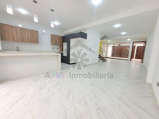 Foto 1 de VENTA DE CASA MODERNA EN URBANIZACIÓN LOS SAUCES Y FRENTE A PARQUE