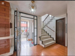 Foto 3 de SE VENDE CASA DENTRO DE CONJUNTO – SECTOR LA JIPIJAPA A 2 CUADRA DE LA ESTACIÓN DEL METRO – NORTE DE QUITO