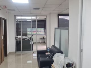 Foto 4 de VENDO OFICINA EN RIVER PLAZA
