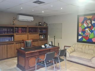 Foto 1 de VENTA DE OFICINA FRENTE AL PARQUE CENTENARIO