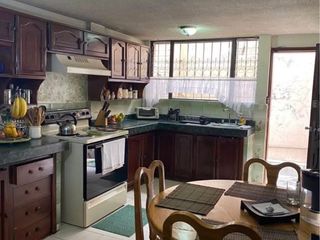 Foto 5 de VENDO AMPLIA CASA DOS PISOS EN CONJUNTO EXCELENTE UBICACION  6 DE DICIEMBRE Y EL INCA