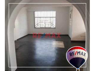 Foto 11 de Alquiler Casa De 3 Pisos En El Centro De Talara Comercial // ID: 1122206