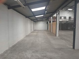 Foto 4 de Arriendo Bodega de 1.000m2 en Carcelén Industrial