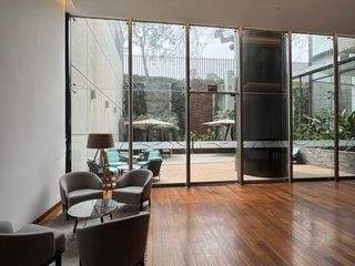 Foto 2 de Oficina corporativa de 439 m² con vista Golf Los Incas - Surco