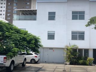 Foto 15 de ALQUILER DE CASA ACONDICIONADA y AMOBLADA PARA OFICINAS EN LINCE