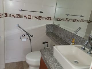 Foto 4 de VENDO CASA DE 2 PLANTAS EN URDESA CENTRAL