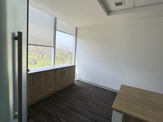 Foto 5 de Oficina Prime Implementada de 526 m² con Vista Al Golf Los Incas en Surco