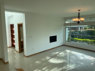 Foto 4 de Tumbaco, sector Hilacril,Casa en Renta No Adosada con amplio jardin independiente