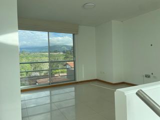 Foto 15 de Tumbaco, sector Hilacril,Casa en Renta No Adosada con amplio jardin independiente