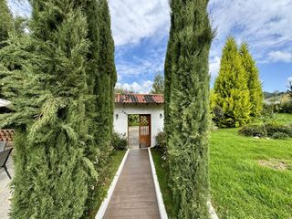 Foto 1 de Impresionante Oasis de 3 Dormitorios con Jardines Privados y Fuente Central en la Exclusiva Campiña de Tarqui