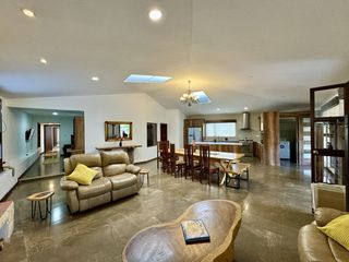 Foto 2 de Impresionante Oasis de 3 Dormitorios con Jardines Privados y Fuente Central en la Exclusiva Campiña de Tarqui