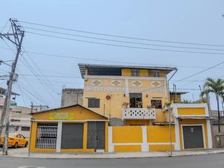Foto 1 de Venta casa esquinera, con fachada hacia la calle principal