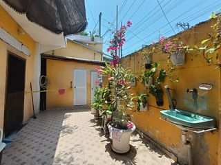 Foto 2 de Venta casa esquinera, con fachada hacia la calle principal