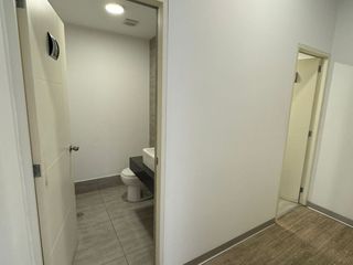 Foto 14 de Oficina Prime Implementada de 253 m² con Vista Al Golf Los Incas en Surco