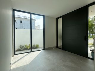Foto 1 de Casa en venta, Urb. Aires de Batán -  vía Samborondón