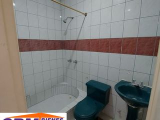 Foto 12 de De Oportunidad En Machala En la Urbanización Las Crucitas Se Vende Casa Independiente