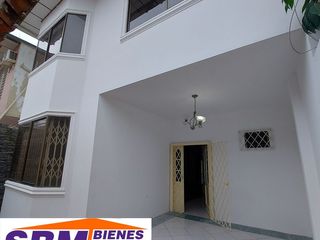 Foto 2 de De Oportunidad En Machala En la Urbanización Las Crucitas Se Vende Casa Independiente