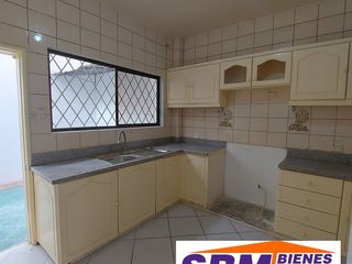 Foto 4 de De Oportunidad En Machala En la Urbanización Las Crucitas Se Vende Casa Independiente