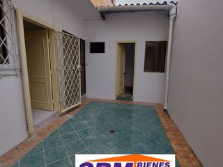 Foto 7 de De Oportunidad En Machala En la Urbanización Las Crucitas Se Vende Casa Independiente