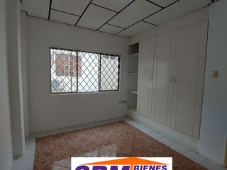 Foto 13 de De Oportunidad En Machala En la Urbanización Las Crucitas Se Vende Casa Independiente