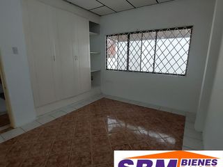 Foto 14 de De Oportunidad En Machala En la Urbanización Las Crucitas Se Vende Casa Independiente