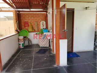 Foto 2 de Venta De Casa De Dos Pisos Mas Azotea En Villa Club 2