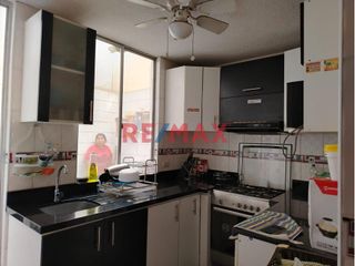 Foto 5 de Venta De Casa De Dos Pisos Mas Azotea En Villa Club 2