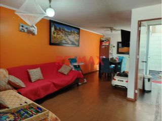 Foto 6 de Venta De Casa De Dos Pisos Mas Azotea En Villa Club 2