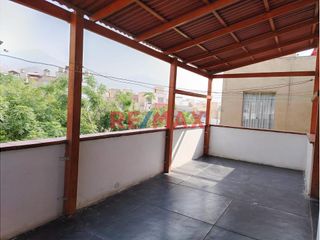 Foto 10 de Venta De Casa De Dos Pisos Mas Azotea En Villa Club 2