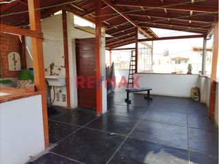 Foto 19 de Venta De Casa De Dos Pisos Mas Azotea En Villa Club 2