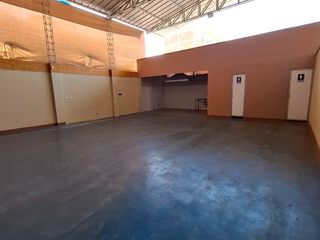Foto 4 de ALQUILER DE LOCAL COMERCIAL EN AV. JORGE BASADRE - A MEDIA CUADRA DE UTP TACNA