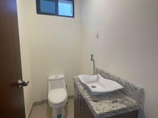 Foto 7 de En alquiler amplia casa esquinera en Ciudad Celeste