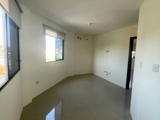 Foto 9 de En alquiler amplia casa esquinera en Ciudad Celeste