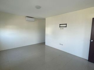 Foto 12 de En alquiler amplia casa esquinera en Ciudad Celeste