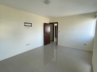 Foto 17 de En alquiler amplia casa esquinera en Ciudad Celeste