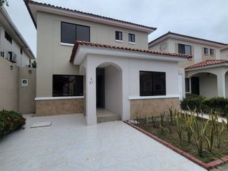 Foto 2 de En alquiler casa remodelada de 4 dormitorios en Ciudad Celeste, Samborondon